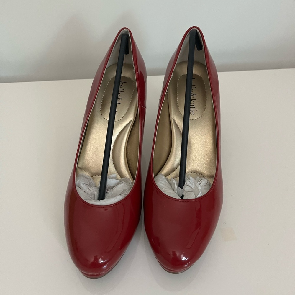 Kelly & Katie Glossy Burgundy Heels - Picture 6 of 7